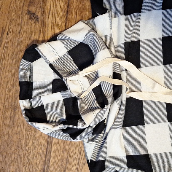 Tunic cowl necked black & white checkered. Size L - Picture 2 of 3